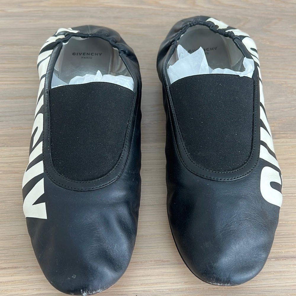 Givenchy Womens Black Ballet Flats size 38.5